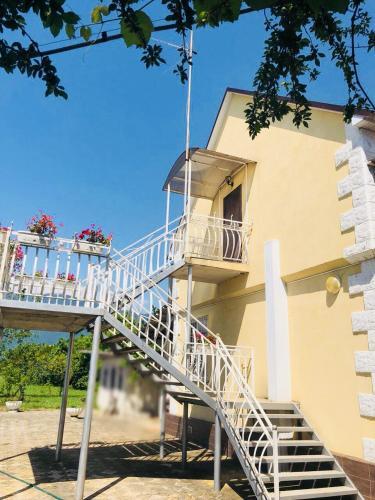 Пицунда: Guest House Dana