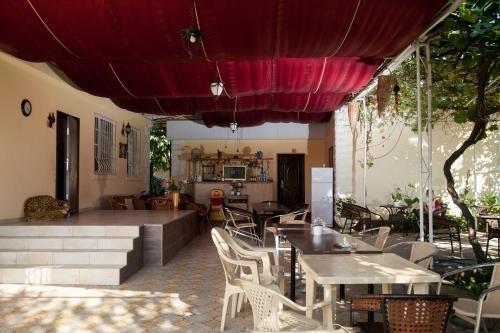 Пицунда: Guest House Dana