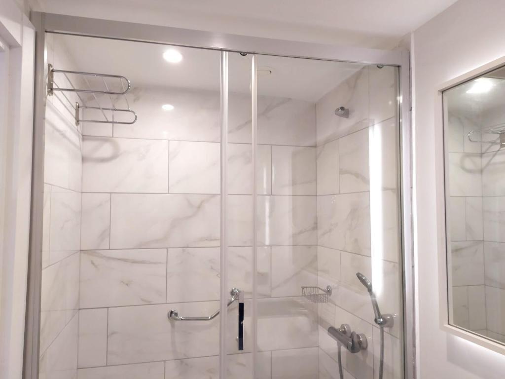 Dream Del Mar Orbi City apartments with sea view — фото 1