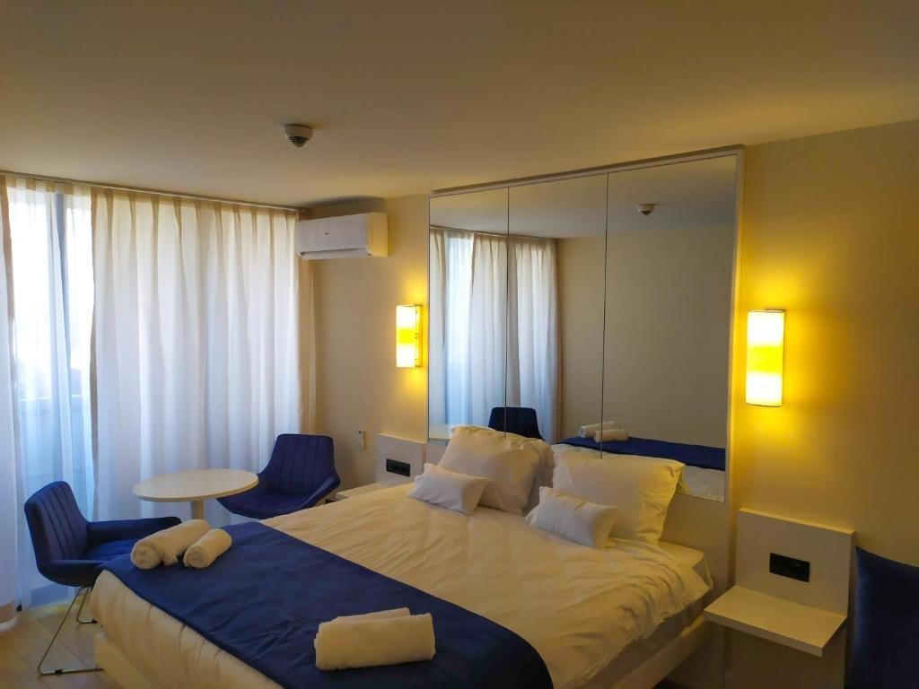Dream Del Mar Orbi City apartments with sea view — фото 6