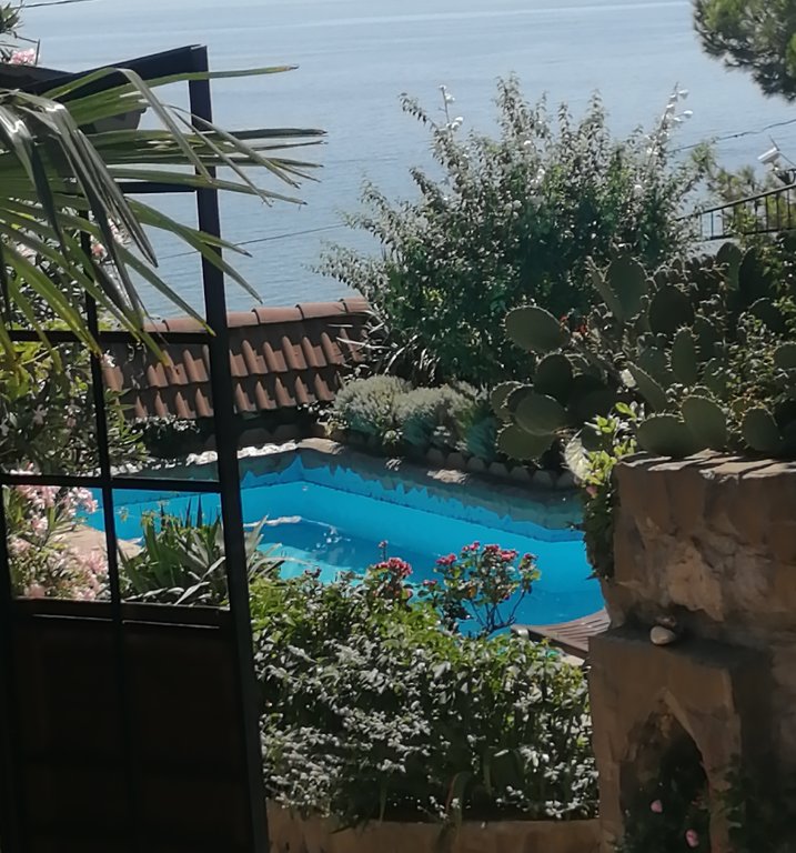 Алупка: Меблированные комнаты Сочи