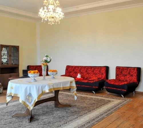 Анаклия: Nini House