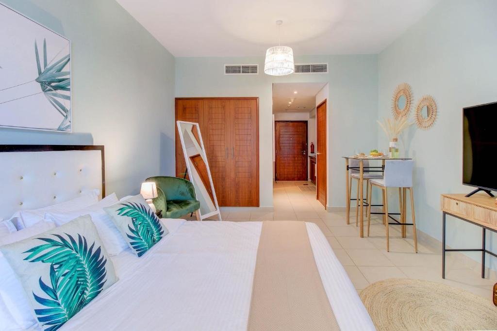 Дубай: Durrani Homes - Luxurious Studio near Dubai Mall with pool view