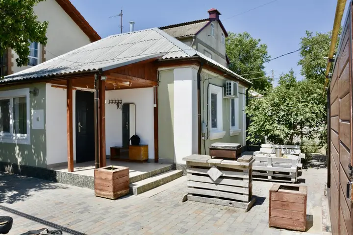 Феодосия: Частный Дом DeWoltievy 50m2