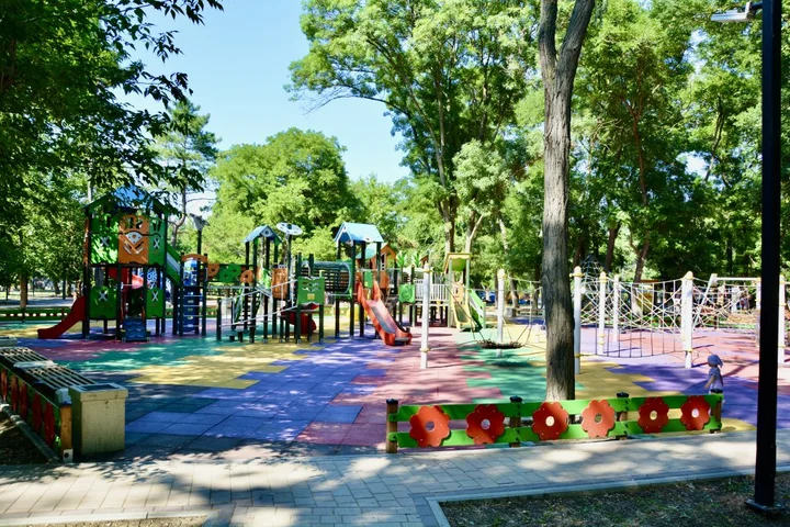 Феодосия: Квартира у Моря и Парка DeWoltievy