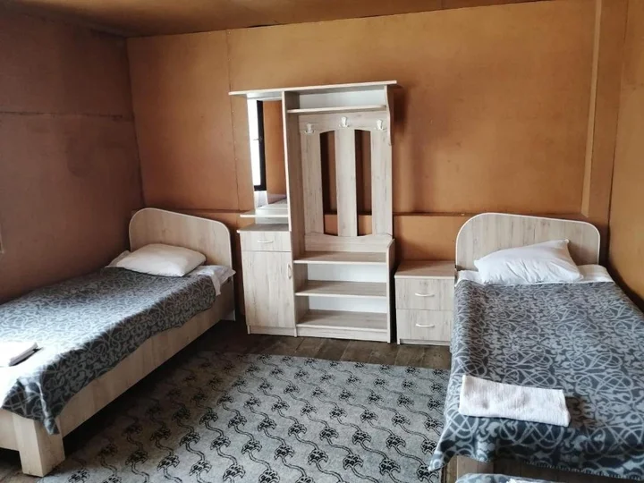 Омало: Nadiani Guesthouse