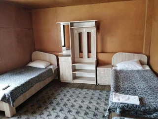 Омало: Nadiani Guesthouse