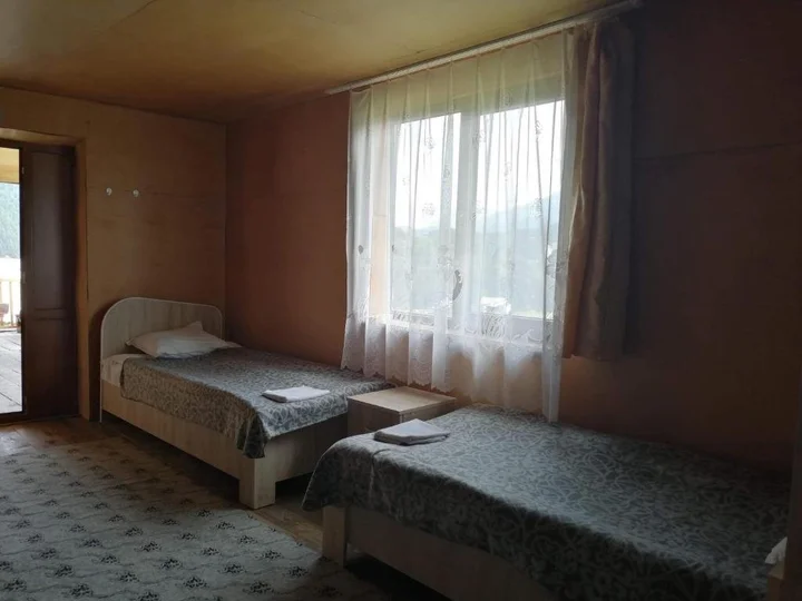 Омало: Nadiani Guesthouse