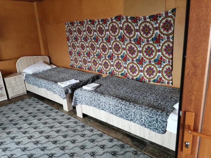 Омало: Nadiani Guesthouse