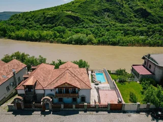 Мцхета: River Front Mtskheta