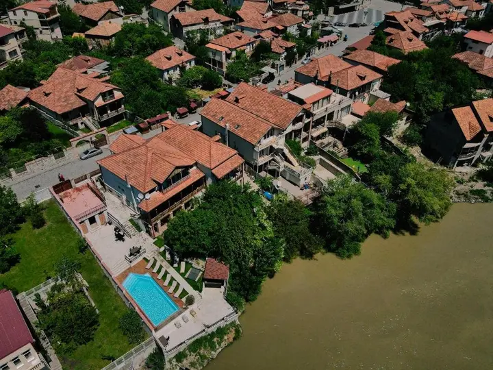 Мцхета: River Front Mtskheta
