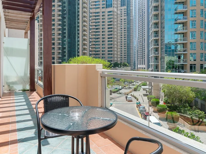 Дубай: Апартаменты Lush Interior Brand New 1Bedroom Heart of Downtown