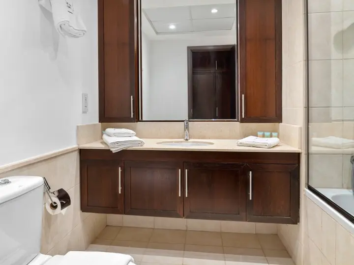 Дубай: Апартаменты Lush Interior Brand New 1Bedroom Heart of Downtown