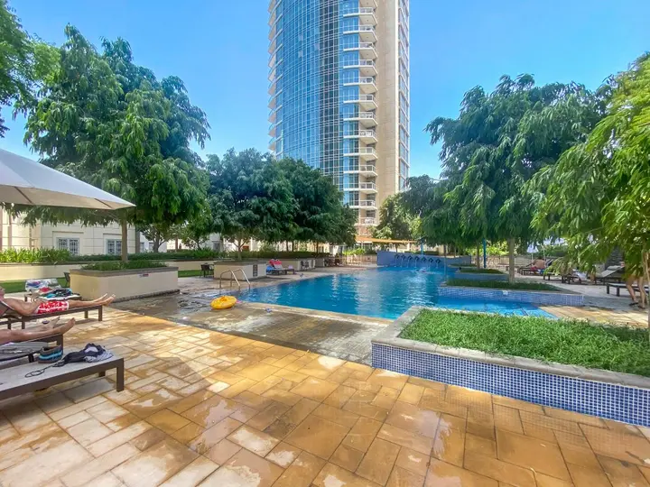 Дубай: Апартаменты Lush Interior Brand New 1Bedroom Heart of Downtown