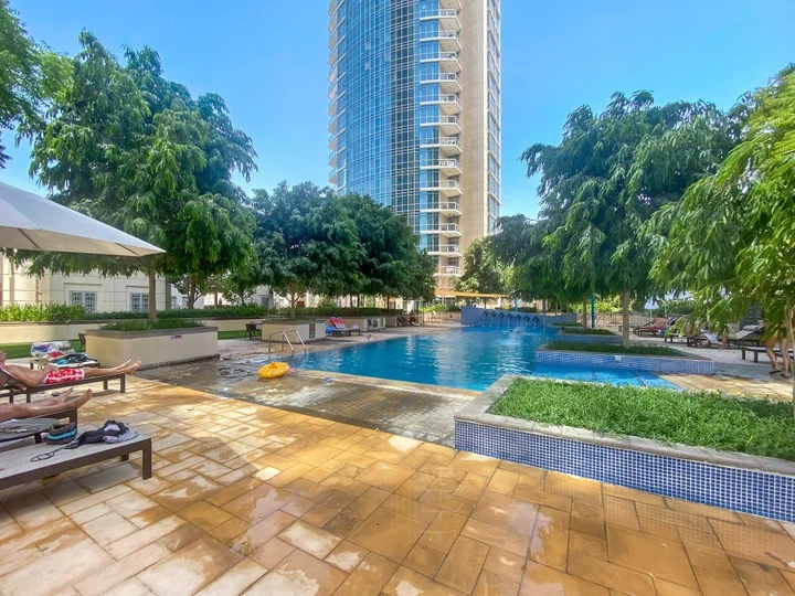 Дубай: Апартаменты Lush Interior Brand New 1Bedroom Heart of Downtown