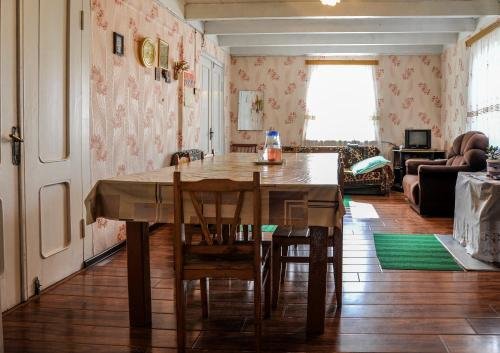 Дарчели: Leila House