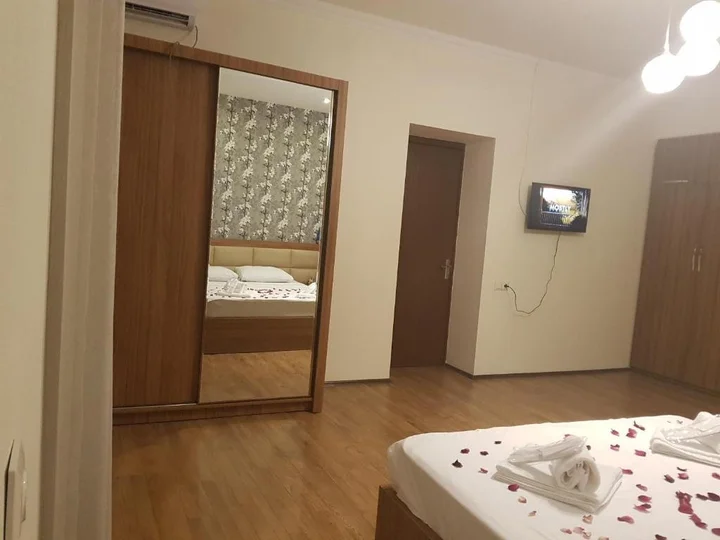 Телави: White House in Kakheti Eniseli