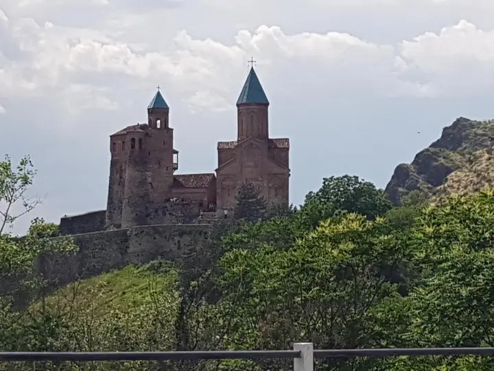 Телави: White House in Kakheti Eniseli