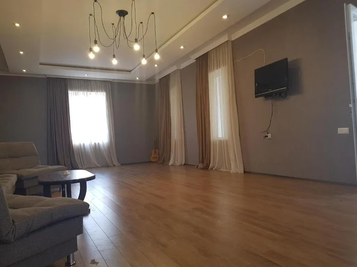 Телави: White House in Kakheti Eniseli