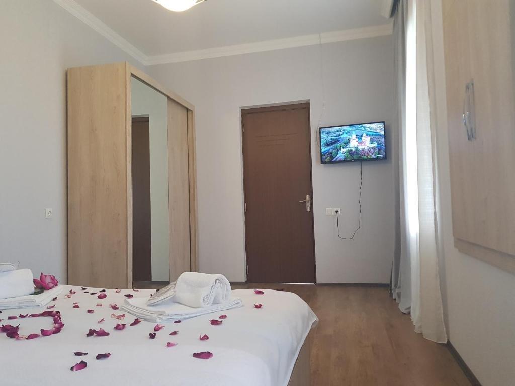 Телави: White House in Kakheti Eniseli