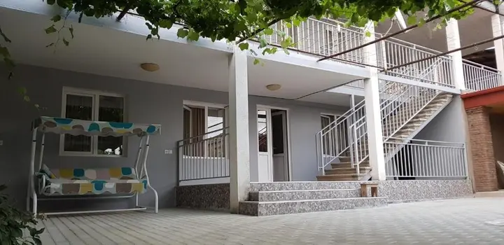 Телави: White House in Kakheti Eniseli