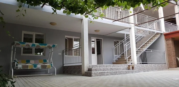 Телави: White House in Kakheti Eniseli