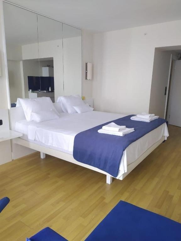 Luxury ApartHotel in ORBI CITY Sea View — фото 1