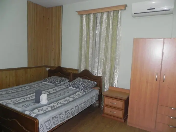 Уреки: Nina Guest House