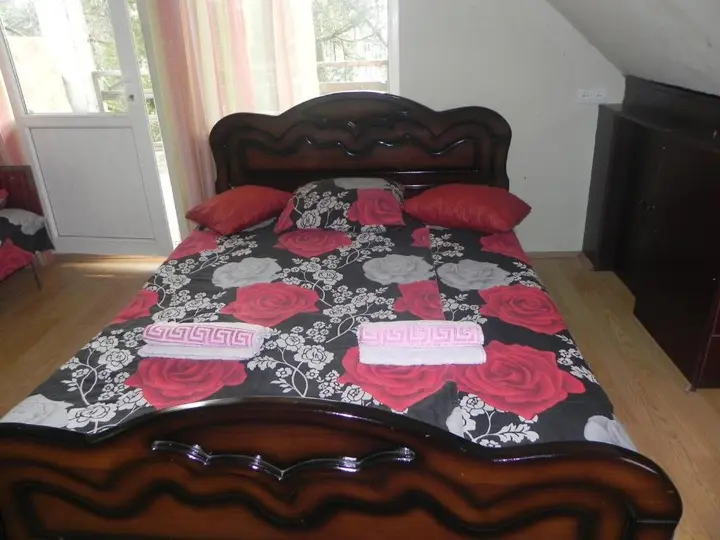 Уреки: Nina Guest House