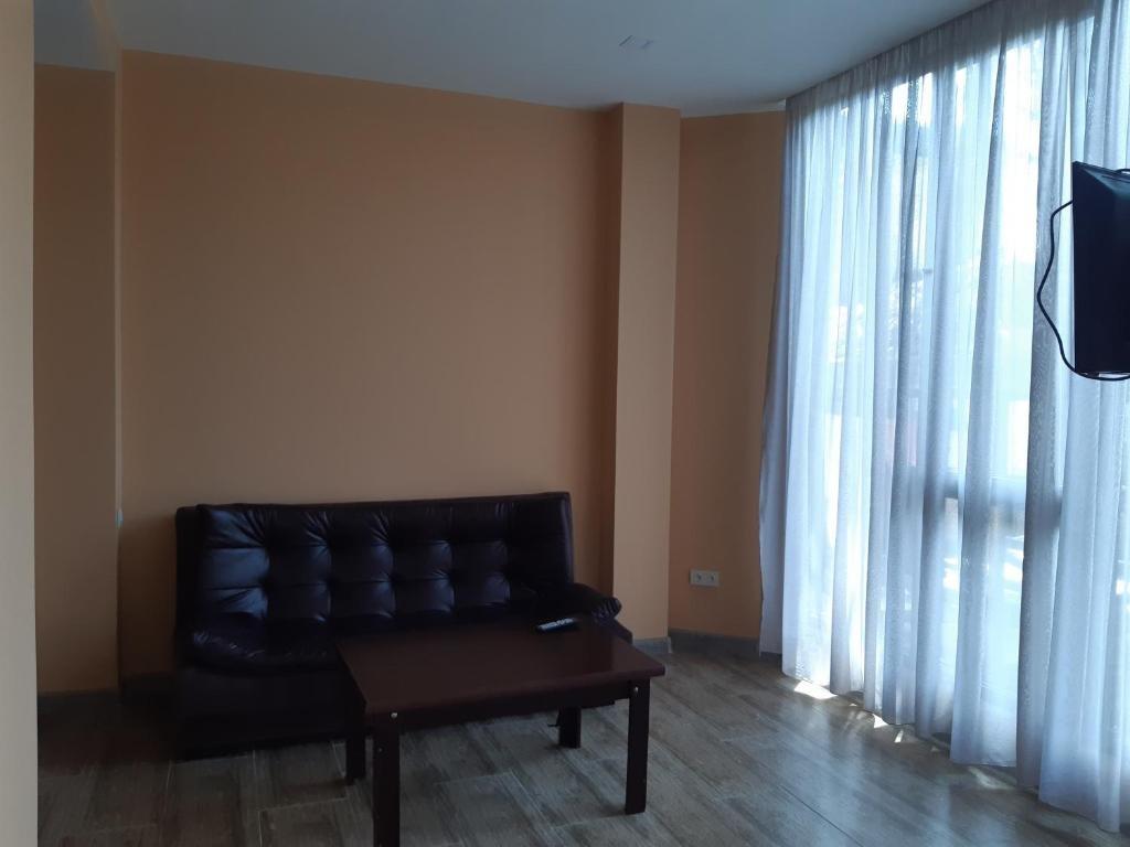 Уреки: Nina Guest House