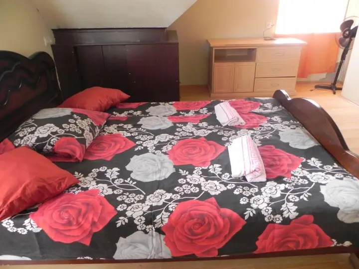 Уреки: Nina Guest House
