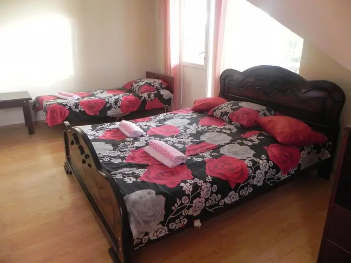 Уреки: Nina Guest House