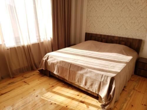 Гори: Brick walls