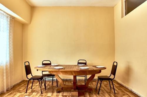 Гори: Gori House