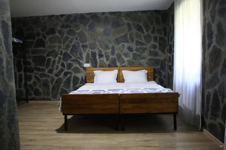 Омало: Hotel Complex Nabadi