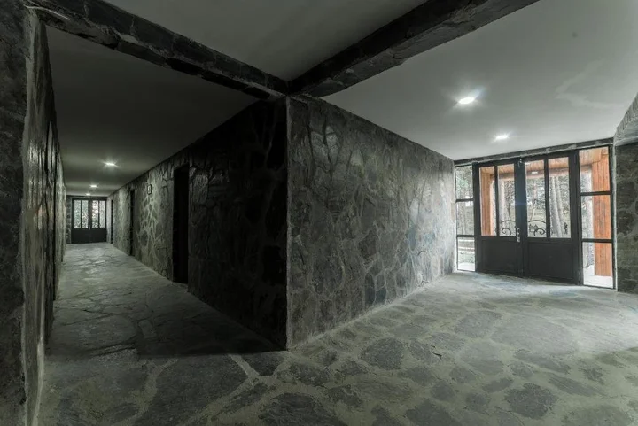 Омало: Hotel Complex Nabadi