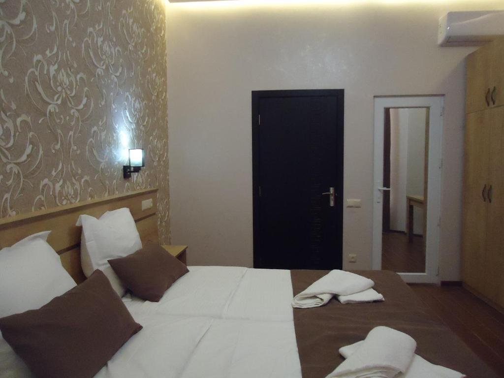 Кутаиси: La'Rooms