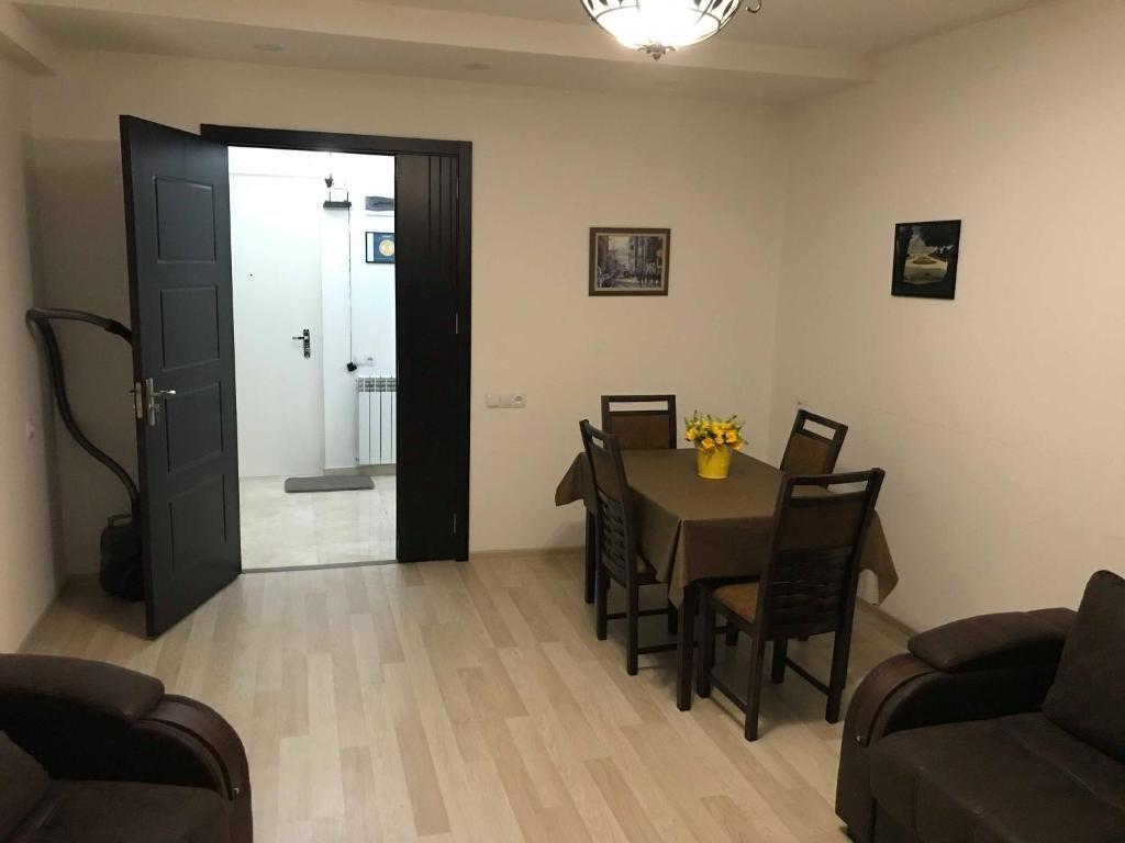 Apartment on Marjanishvili in Tbilisi — фото 1