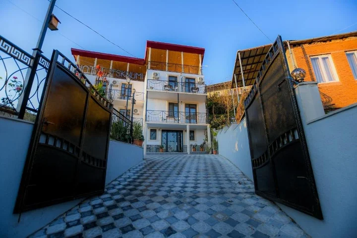 Кутаиси: Hotel Tskhumi