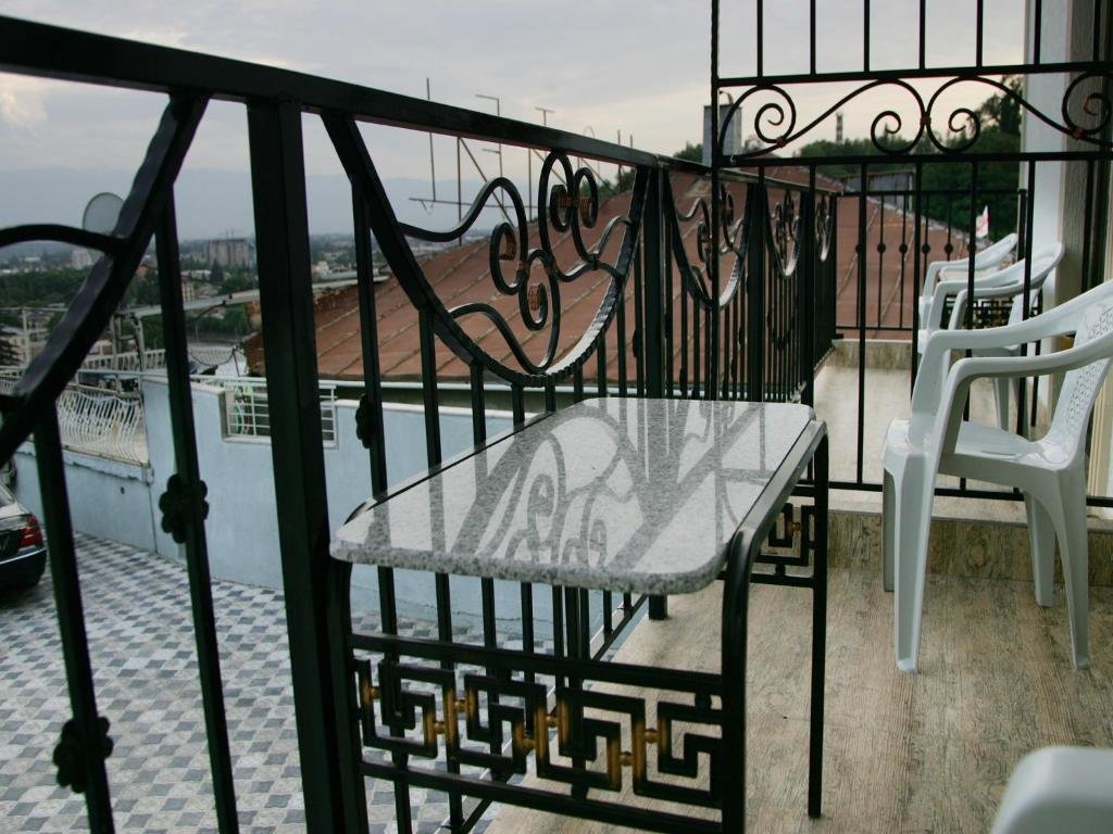 Кутаиси: Hotel Tskhumi