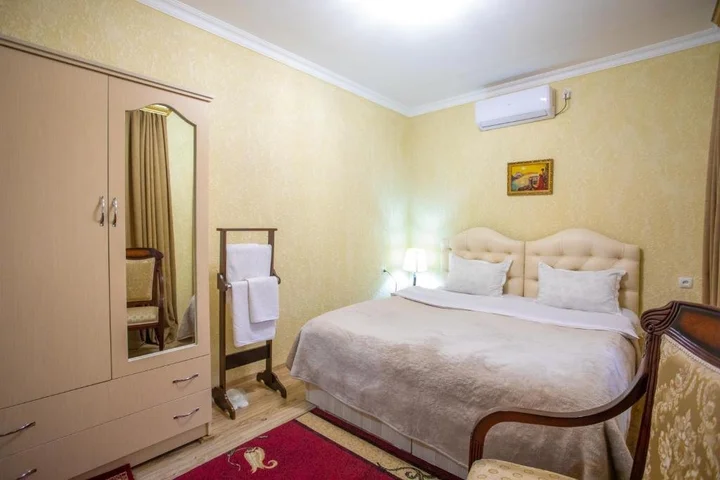Кутаиси: HOTEL VLADi