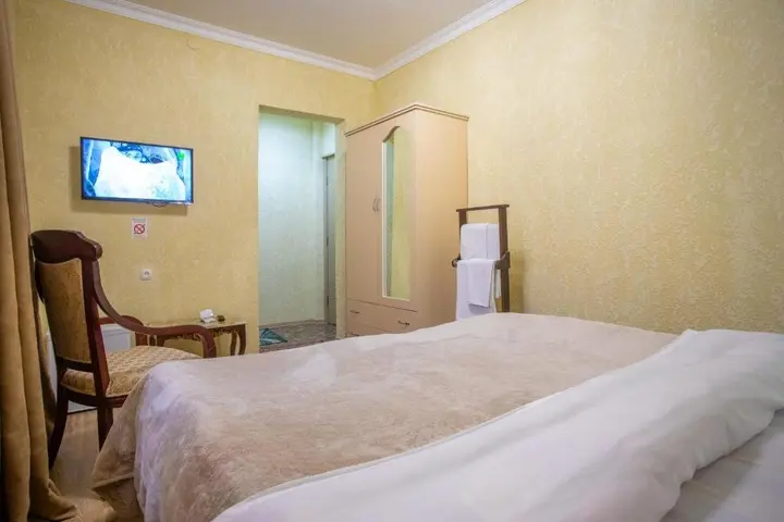 Кутаиси: HOTEL VLADi