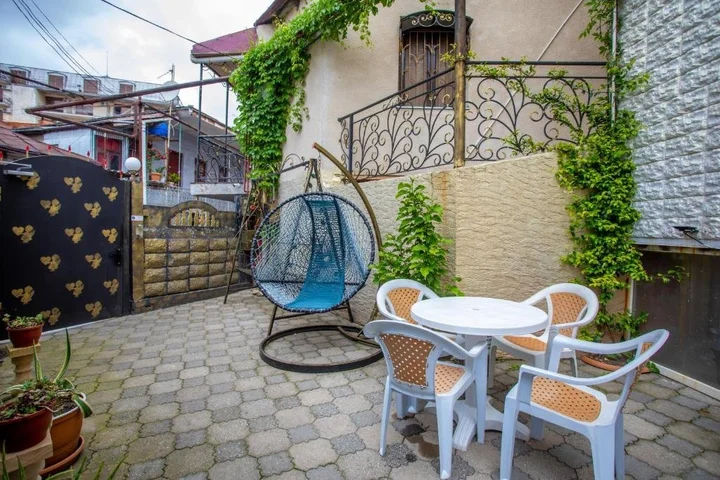 Кутаиси: HOTEL VLADi