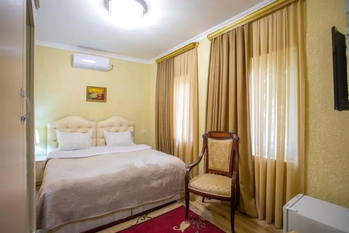 Кутаиси: HOTEL VLADi