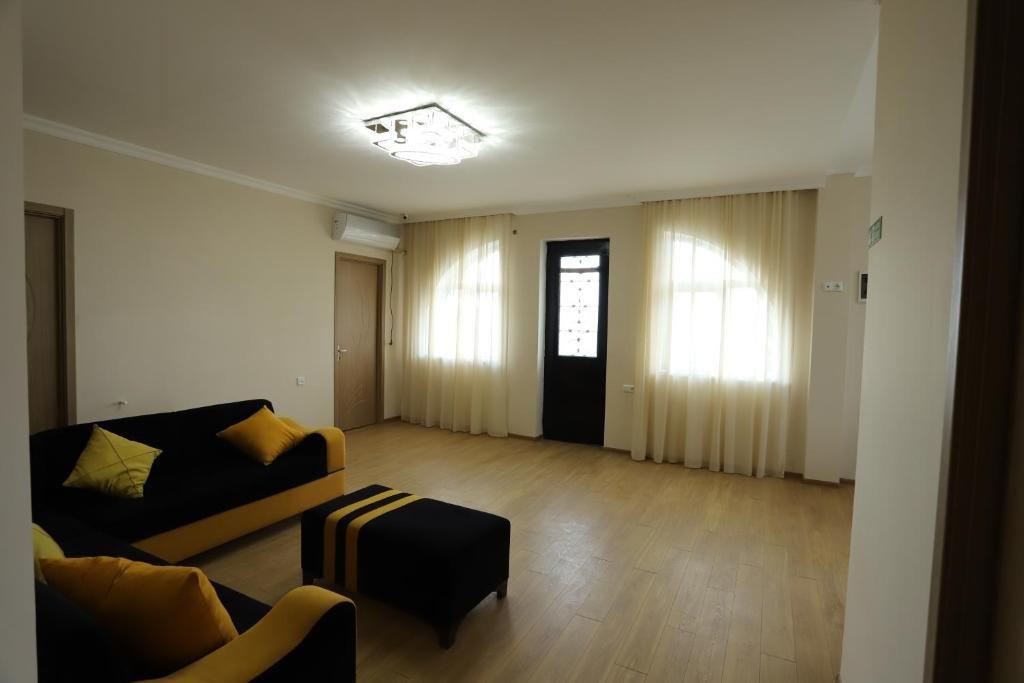 Кутаиси: Hotel Hollywood
