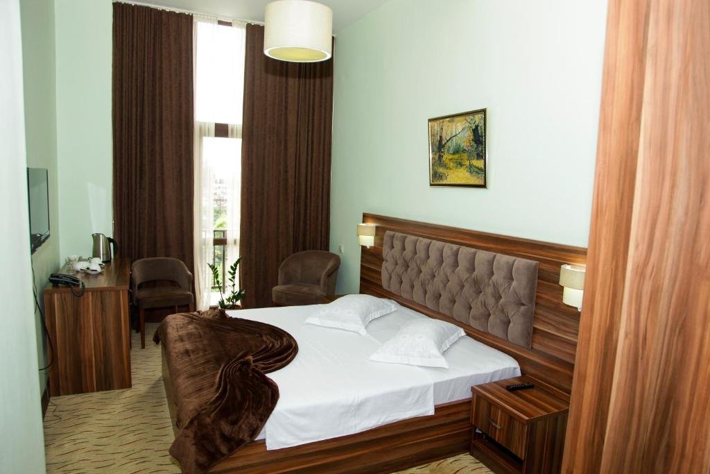 Зугдиди: Hotel Grand