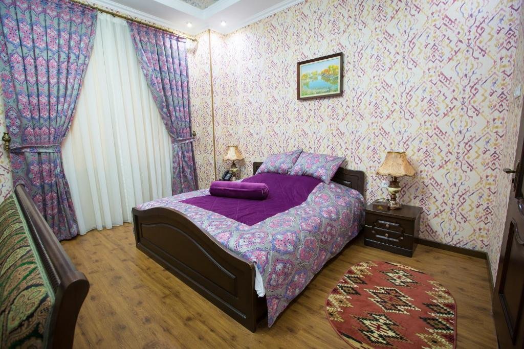 Термез: Karvonsaroy
