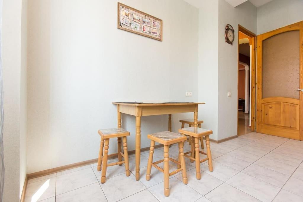 Тбилиси: 3 Bedrooms Aprtment