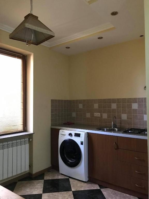 Кутаиси: Georgia, kutaisi, Bukhaidze street N33