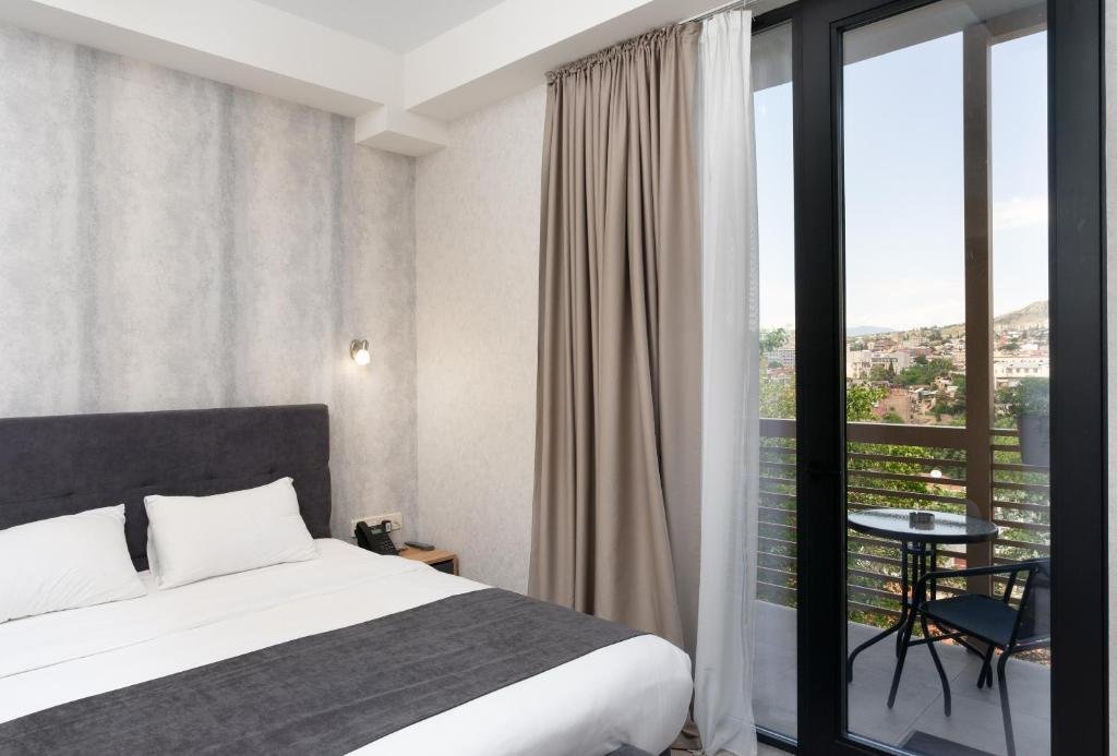 Тбилиси: Brooch Boutique Hotel